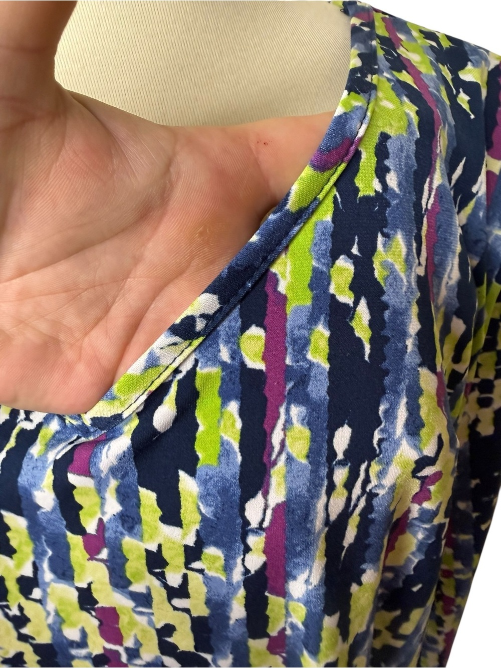 Susan Graver Liquid Knit Abstract Print Tunic Top L Blue Green Purple - Picture 3 of 10